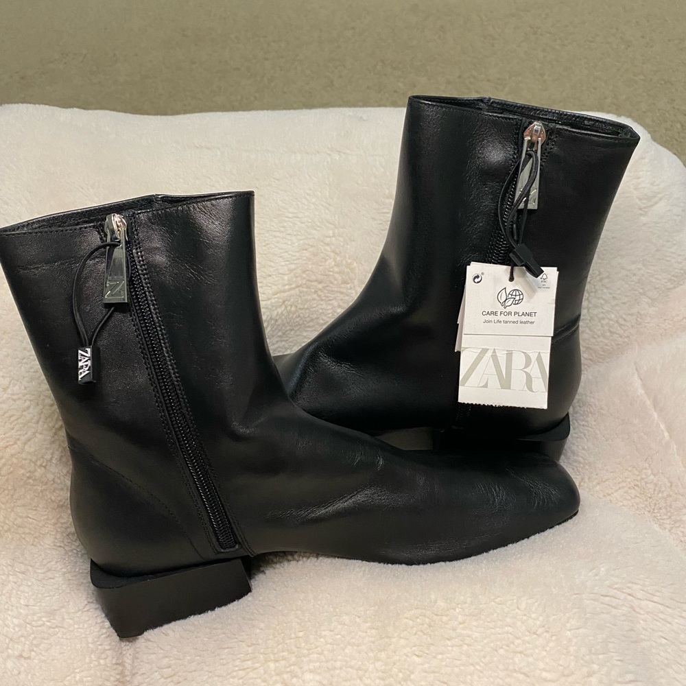 NEVER WORN ZARA BOOTS